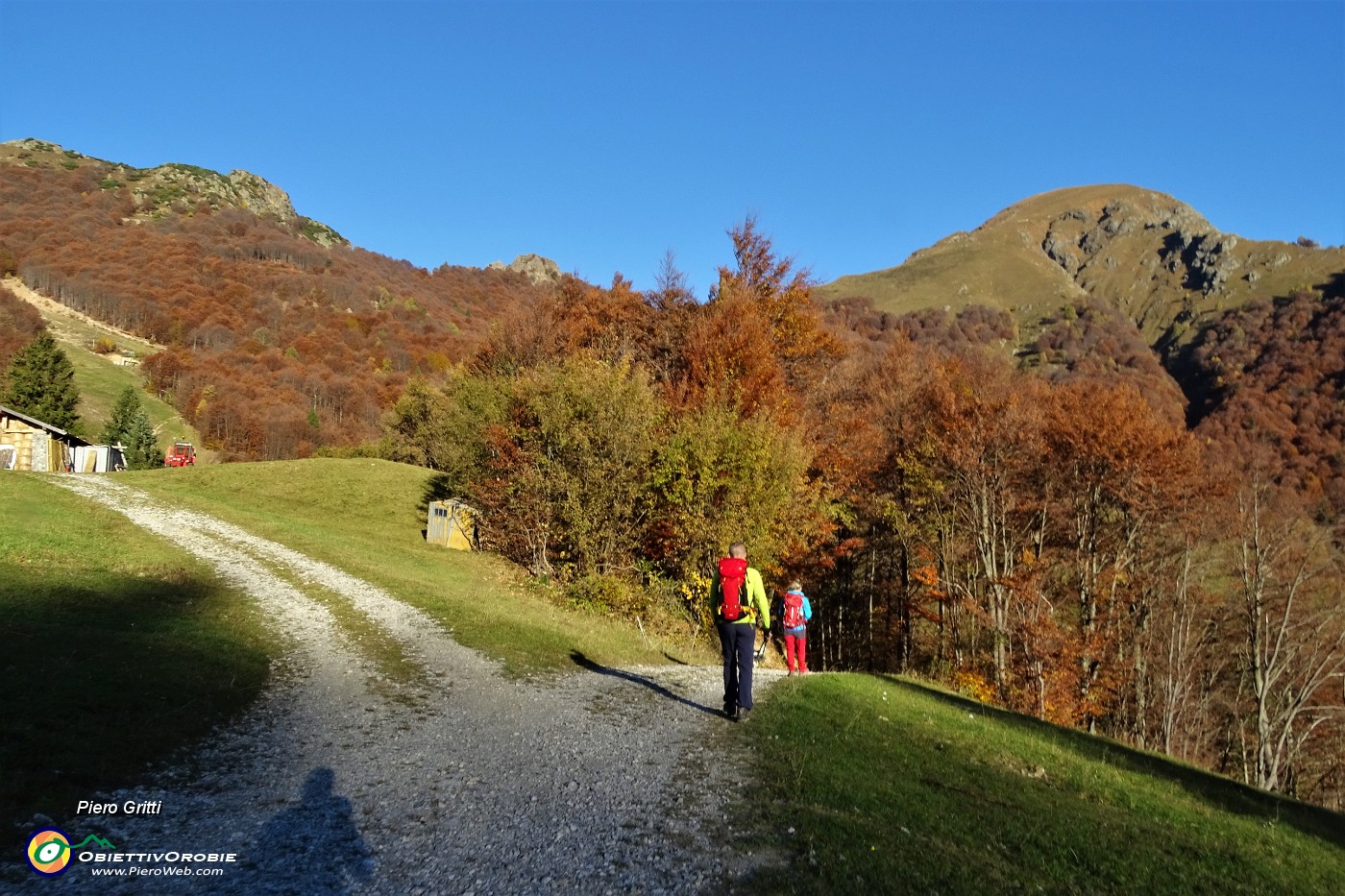 18 Per strada sterrata....JPG